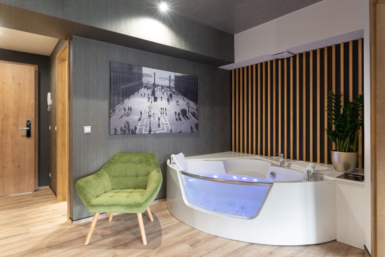 אפרטהוטל Sárvár Onyx Luxury מראה חיצוני תמונה
