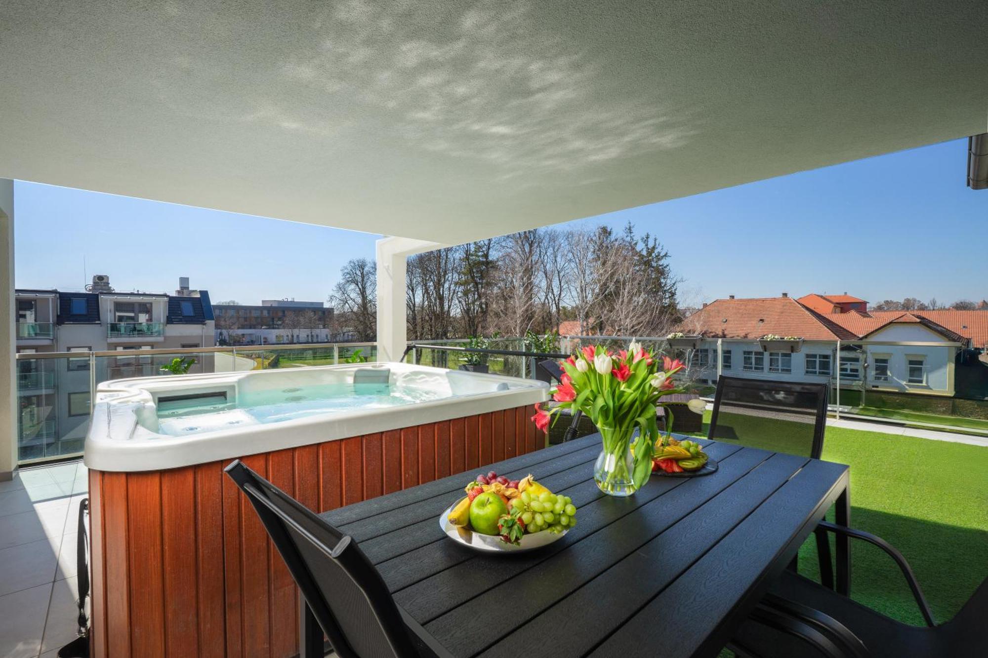 אפרטהוטל Sárvár Onyx Luxury מראה חיצוני תמונה